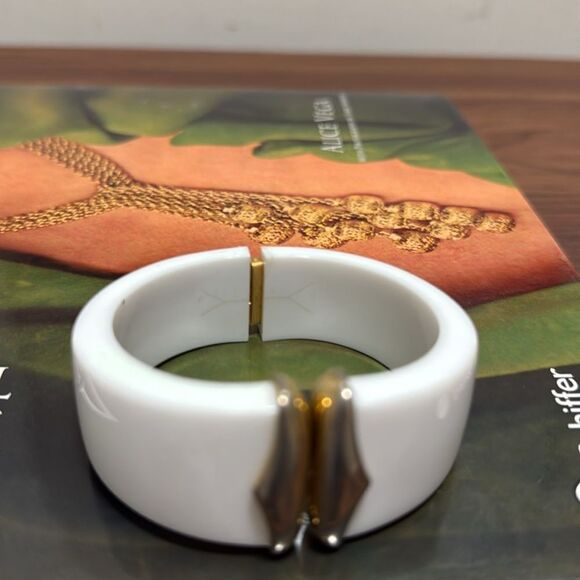Vintage Monet Signed White Lucite Clamper Bracelet with GoldTone Accent. - Picture 4 of 7